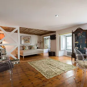 Apartment Charming Travessa Do Alcaide, Lisbon